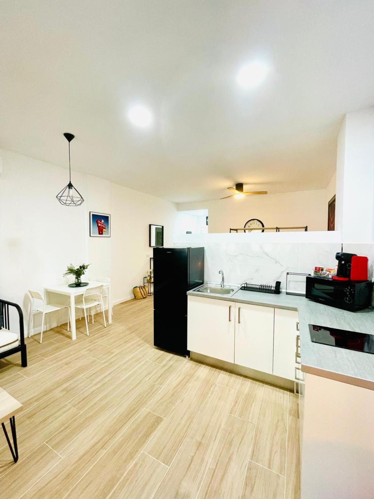 Completo Y Bello Apartamento En Малага Экстерьер фото