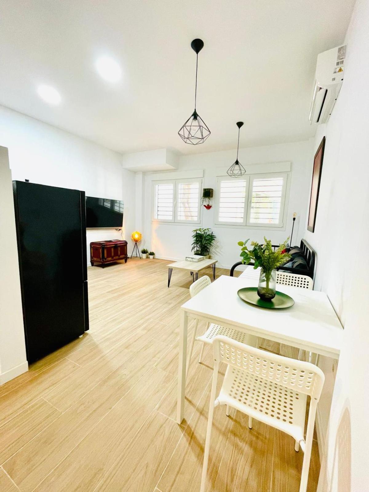 Completo Y Bello Apartamento En Малага Экстерьер фото