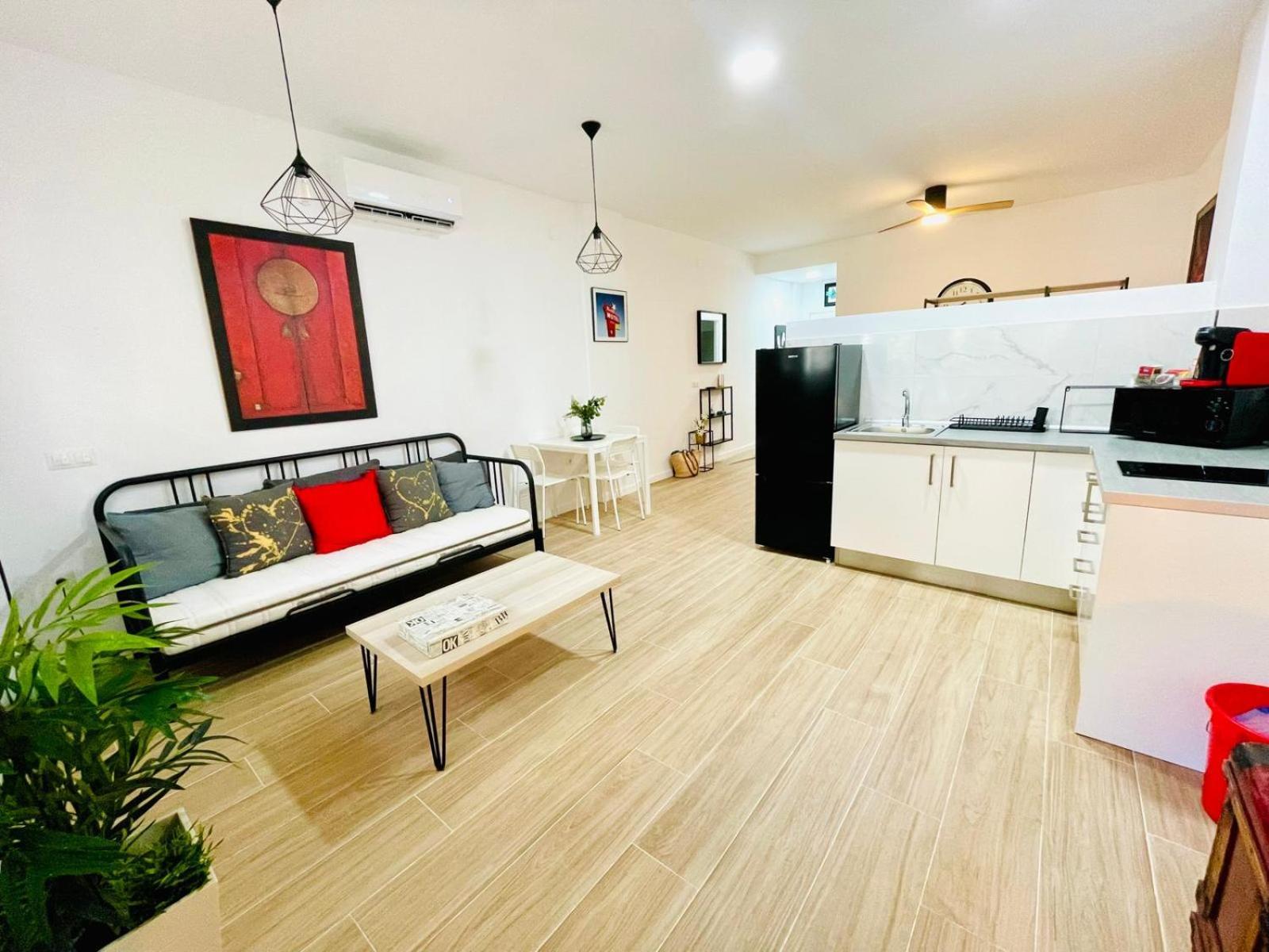 Completo Y Bello Apartamento En Малага Экстерьер фото